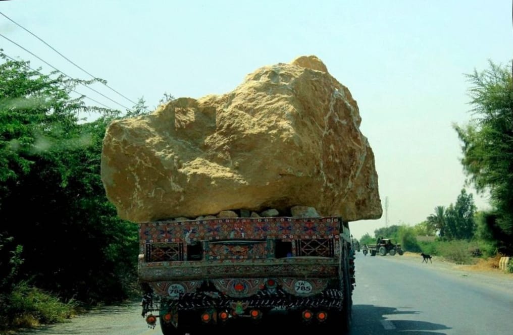 Refrigerated cargo vehicle on route
